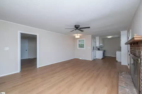 Living - 115 Wolfe Rd, Greer, SC 29650 photo 5 of 7