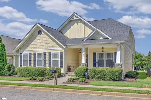 27 Pine Island Dr, Simpsonville, SC 29681
