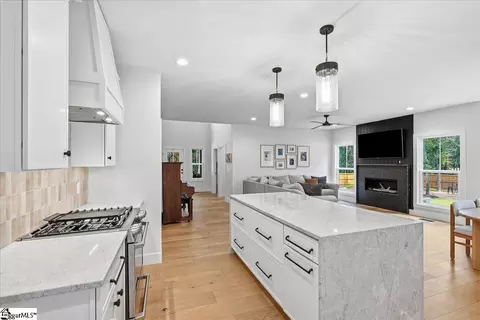 Kitchen - 1241 Owens Rd, Greer, SC 29651 photo 5 of 6
