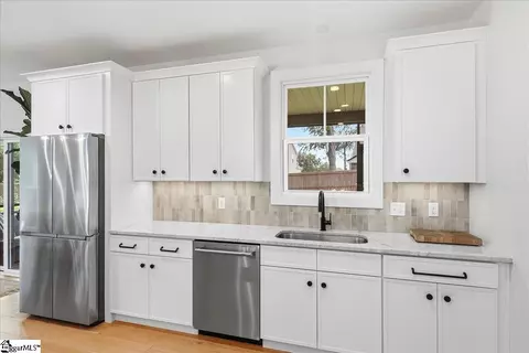 Kitchen - 1241 Owens Rd, Greer, SC 29651 photo 3 of 6