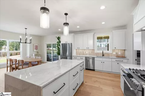 Kitchen - 1241 Owens Rd, Greer, SC 29651 photo 4 of 6