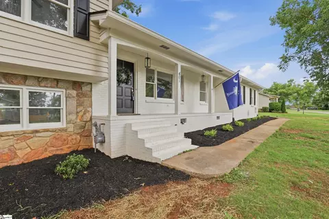 Exterior - 401 Clarendon Dr, Easley, SC 29642 photo 3 of 5