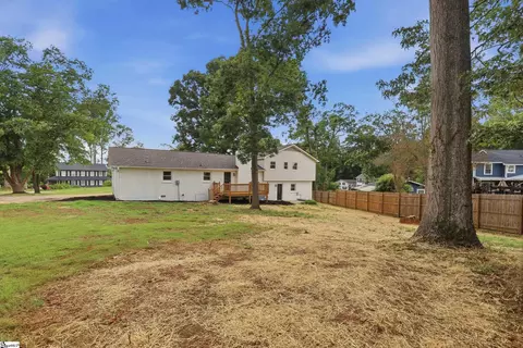 Exterior - 401 Clarendon Dr, Easley, SC 29642 photo 5 of 5