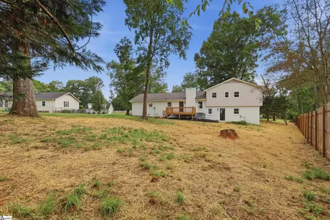 Exterior - 401 Clarendon Dr, Easley, SC 29642 photo 4 of 5