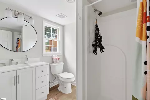 Bath - 401 Clarendon Dr, Easley, SC 29642 photo 3 of 3