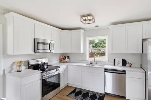 Kitchen - 401 Clarendon Dr, Easley, SC 29642 photo 2 of 3