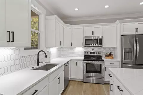 Kitchen - 3 Sunset Ct, Williamston, SC 29697 photo 2 of 2