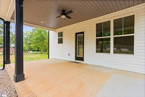 Exterior - 3 Sunset Ct, Williamston, SC 29697 photo 4 of 5