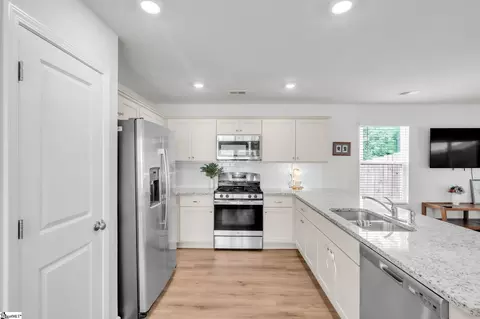 Kitchen - 168 Braxton Dr, Moore, SC 29369 photo 2 of 2