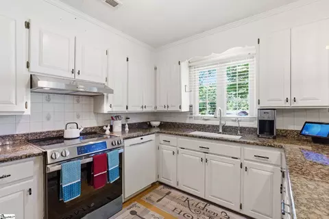 Kitchen - 136 Bagwell St, Easley, SC 29640 photo 2 of 5