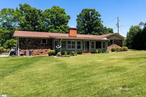 Exterior - 136 Bagwell St, Easley, SC 29640 photo 10 of 16