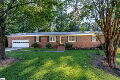 105 Vicksburg Ct, Simpsonville, SC 29681