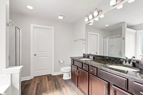 Bath - 274 Braselton St, Greer, SC 29651 photo 2 of 4