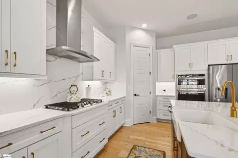 Kitchen - 732 Enoree River Pl, Greer, SC 29651 photo 4 of 6