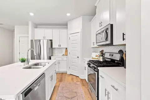 Kitchen - 26 Centimeters Dr, Mauldin, SC 29662 photo 2 of 5