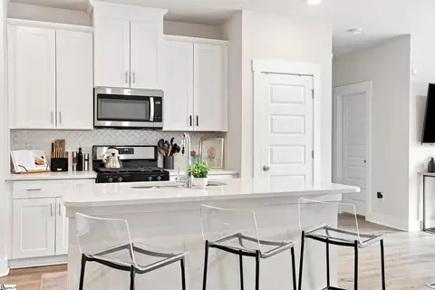 Kitchen - 26 Centimeters Dr, Mauldin, SC 29662 photo 4 of 5