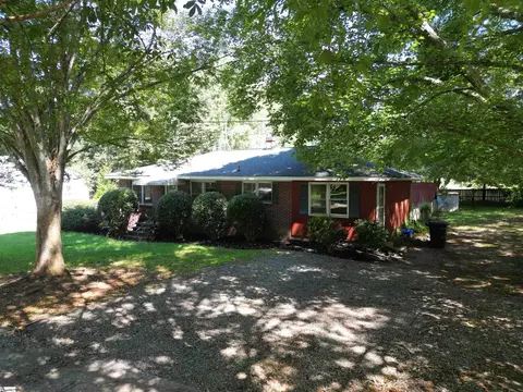 Exterior - 521 E Main St, Pendleton, SC 29670 photo 2 of 4
