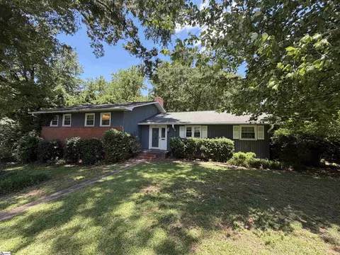 801 Magness Dr, Spartanburg, SC 29303