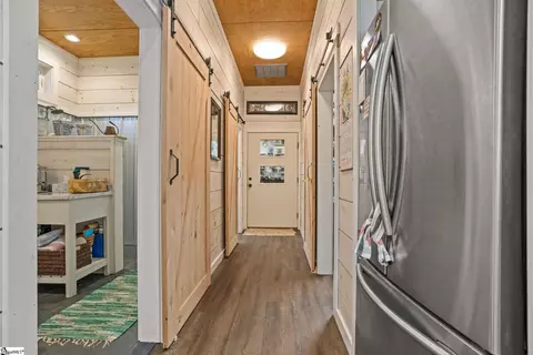 Entry Way - 770 Dickson Rd, Campobello, SC 29322 photo 2 of 4