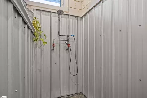 Bath - 770 Dickson Rd, Campobello, SC 29322 photo 1 of 5