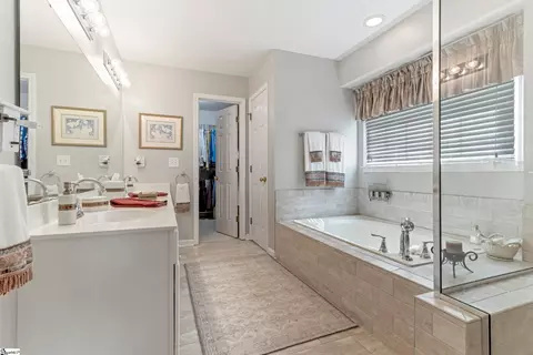 Bath - 137 Timberleaf Dr, Duncan, SC 29334 photo 1 of 7