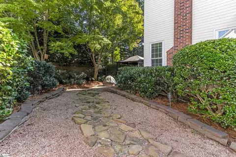 Exterior - 137 Timberleaf Dr, Duncan, SC 29334 photo 5 of 7
