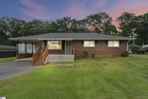 214 Crawford Cir, Spartanburg, SC 29301