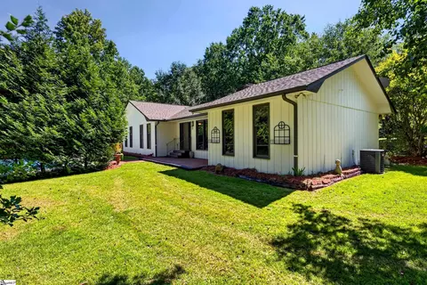 215 Rutledge Lake Rd, Greenville, SC 29617