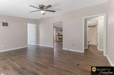 102 Chad Dr, Ninety Six, SC 29666 photo 6