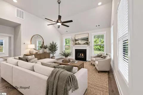Living - 210 Maverick Trl, Central, SC 29630 photo 2 of 3
