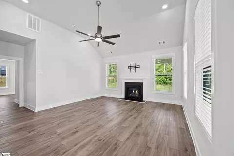 Living - 210 Maverick Trl, Central, SC 29630 photo 3 of 6