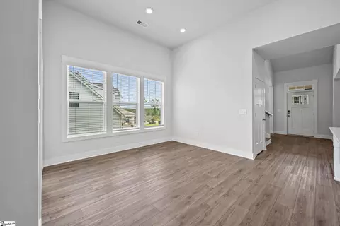 Living - 210 Maverick Trl, Central, SC 29630 photo 2 of 6