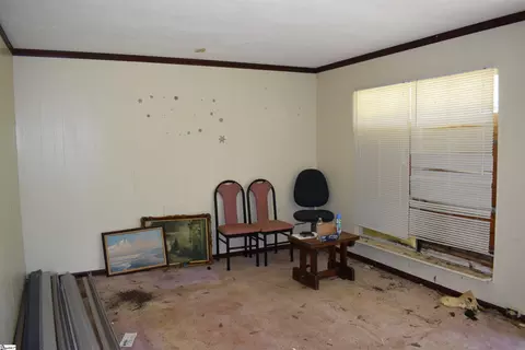 Living - 150 Nash Rd, Moore, SC 29369 photo 2 of 2