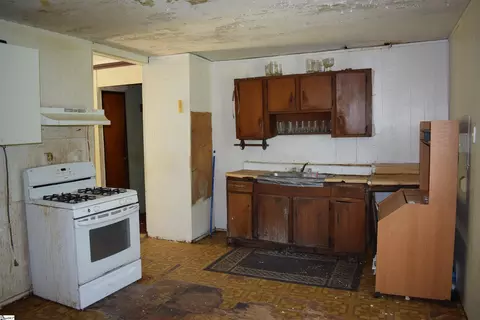 Kitchen - 150 Nash Rd, Moore, SC 29369 photo 1 of 1