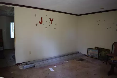 Living - 150 Nash Rd, Moore, SC 29369 photo 1 of 2