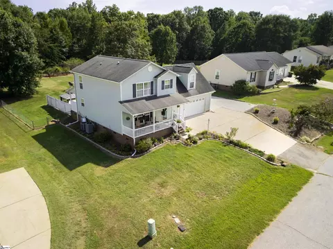 202 Shady Pines Way, Fountain Inn, SC 29644