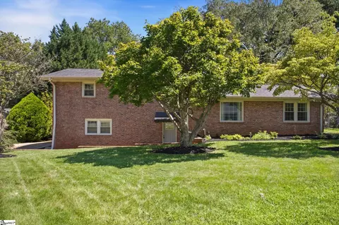 15 Holmsby Ln, Taylors, SC 29687