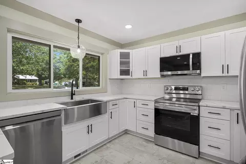 Kitchen - 227 Belton Dr, Williamston, SC 29697 photo 3 of 4