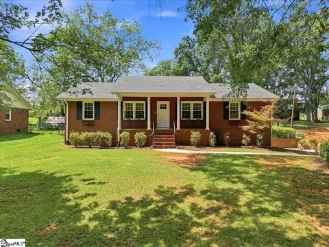 149 Coldstream Dr, Boiling Springs, SC 29316