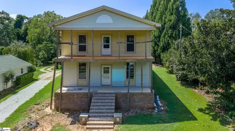 128 S Howard Ave, Landrum, SC 29356