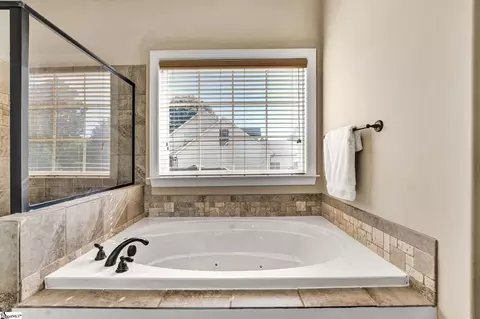 Bath - 118 Upper Lake Dr, Easley, SC 29640 photo 2 of 5
