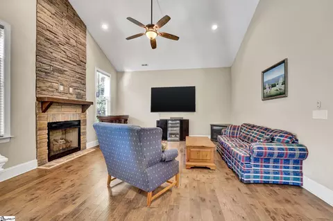 Living - 118 Upper Lake Dr, Easley, SC 29640 photo 2 of 5