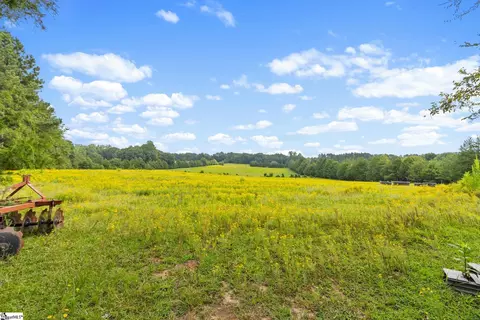 1496 Dixon Rd, Laurens, SC 29360