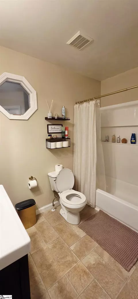 Bath - 658 Maple Dr, Greer, SC 29651 photo 4 of 8