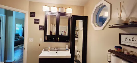 Bath - 658 Maple Dr, Greer, SC 29651 photo 1 of 8