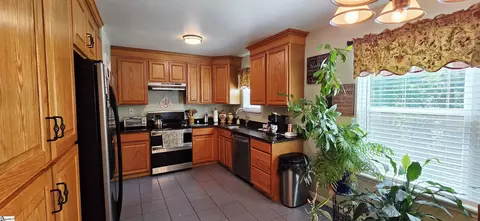 Kitchen - 658 Maple Dr, Greer, SC 29651 photo 2 of 2