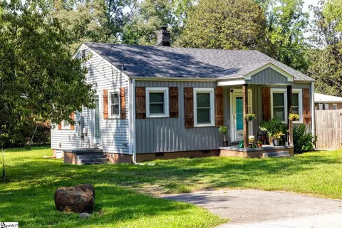 110 Dukeland Dr, Greenville, SC 29617