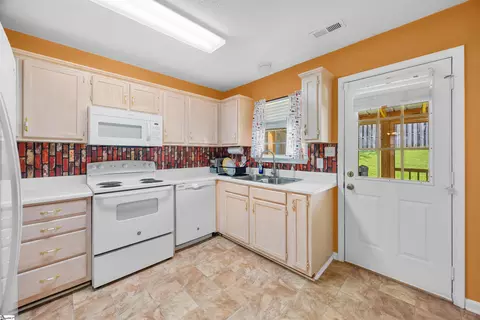 Kitchen - 712 Larado Ct, Moore, SC 29369 photo 1 of 2