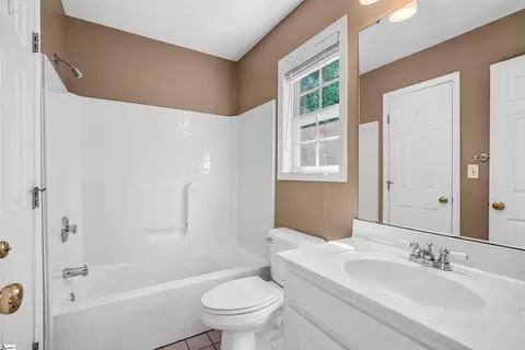 Bath - 511 Shadetree Ct, Moore, SC 29369 photo 3 of 3