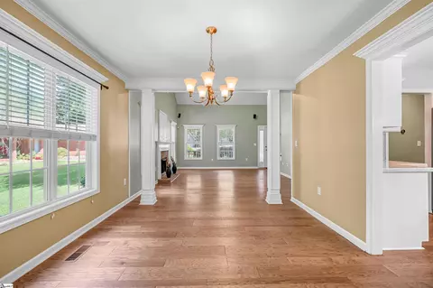 Living - 511 Shadetree Ct, Moore, SC 29369 photo 3 of 3